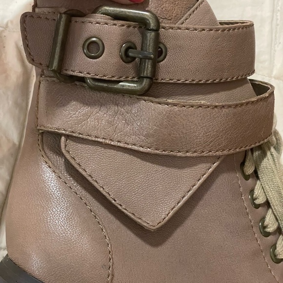 Kelsi Dagger Brown Taupe Lace Up Heeled Booties Size 6.5 leather EVA1 buckles - Picture 9 of 16